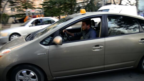 Журналист меняет профессию: за рулем такси в столице Грузии - Sputnik Грузия