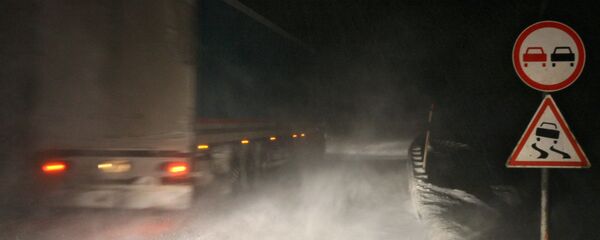 Занесенная снегом трасса - Sputnik Грузия