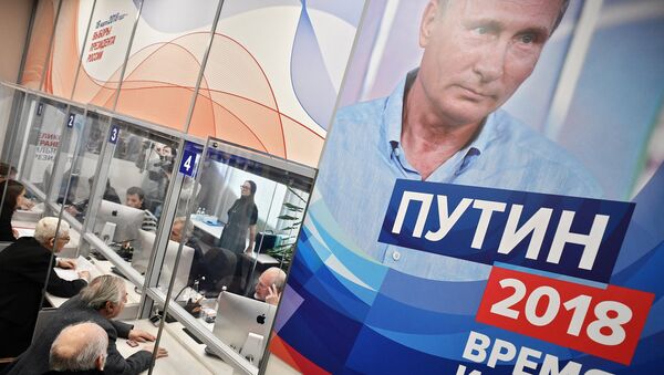 Общественная приемная избирательного штаба кандидата в президенты РФ В. Путина в Москве - Sputnik Грузия