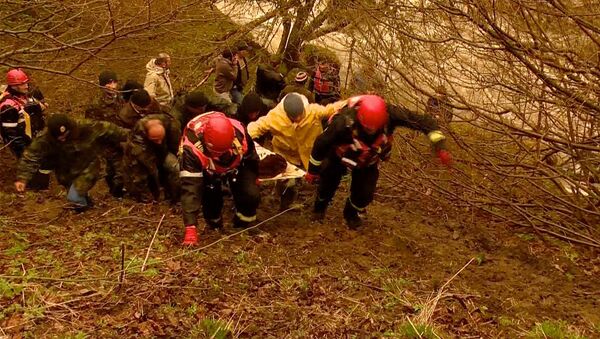 Трагедия в Аджарии: как спасатели нашли тело погибшего в реке мальчика - Sputnik Грузия