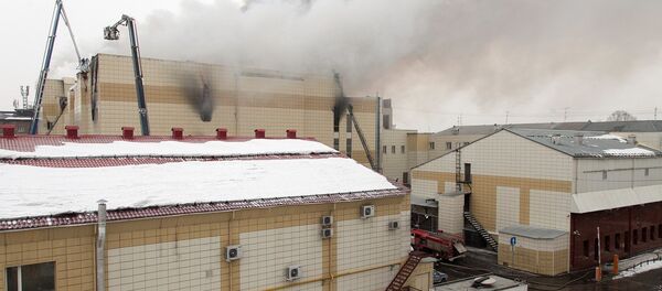 Пожар в торговом центре «Зимняя вишня» в Кемерово - Sputnik Грузия