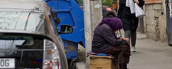მოხუცებული, რომელიც მოწყალებას ითხოვს მოხუცებული, რომელიც მოწყალებას ითხოვს - Sputnik საქართველო