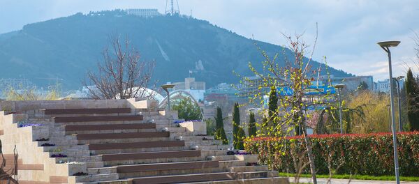 Солнечная погода в столице, парк Рике - Sputnik Грузия