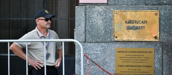 Вывеска на здании посольства США в Москве - Sputnik Грузия