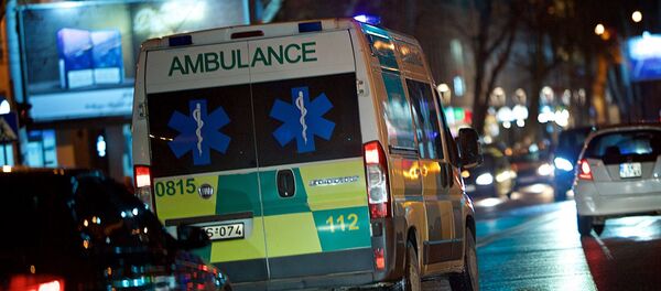 Бригада Скорой медицинской помощи едет по вызову - Sputnik Грузия