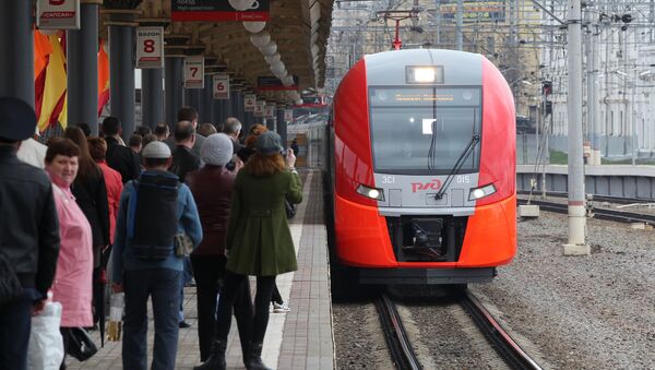 Скоростной поезд Ласточка подается к платформе Курского вокзала для посадки пассажиров первого рейса из Москвы в Нижний Новгород - Sputnik Грузия