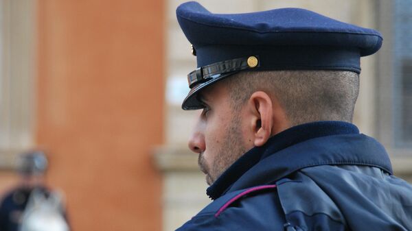 Сотрудник итальянской службы полиции - Sputnik Грузия