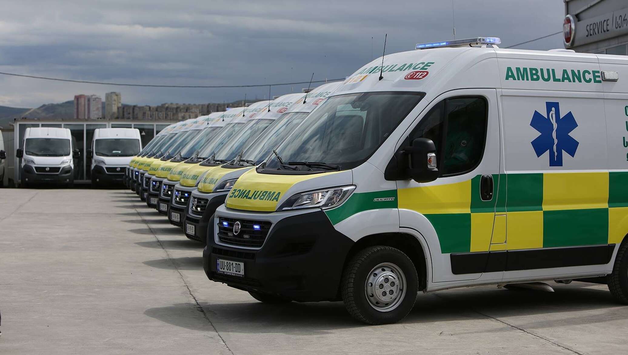 грузинские машины скорой помощи. автопарк скорой помощи в грузии. скорая в тбилиси. грузино американские учения. служба центра экстренной помощи в грузии.
