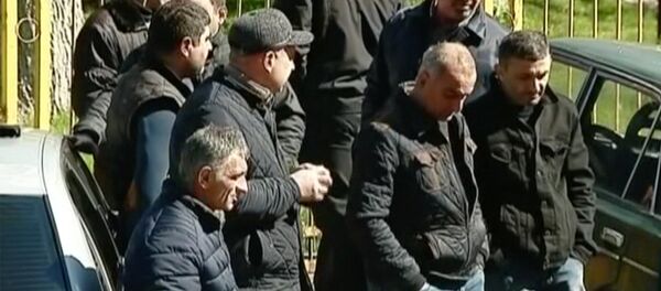 ადამიანების ტყიბულის შახტის შესასვლელთან ადამიანების ტყიბულის შახტის შესასვლელთან - Sputnik საქართველო