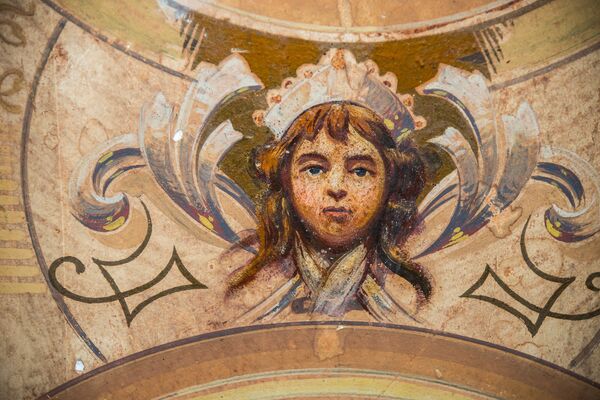 Реставрация подъезда дома на улице Галактиона Табидзе 18 - Sputnik Грузия