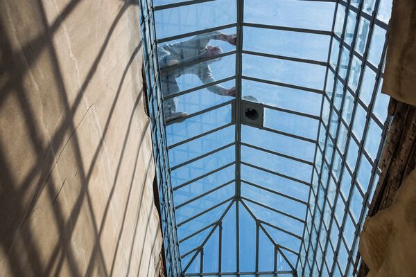 Реставрация подъезда дома на улице Галактиона Табидзе 18 - Sputnik Грузия