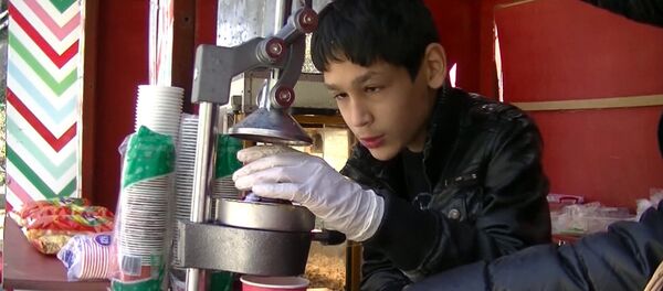 Мальчику с ограниченными возможностями разрешили легально открыть ларек в Тбилиси - Sputnik Грузия