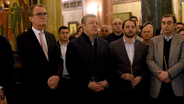 Премьер-министр Грузии Георгий Квирикашвили и члены правительства на Пасхальной службе в храме Самеба - Sputnik Грузия