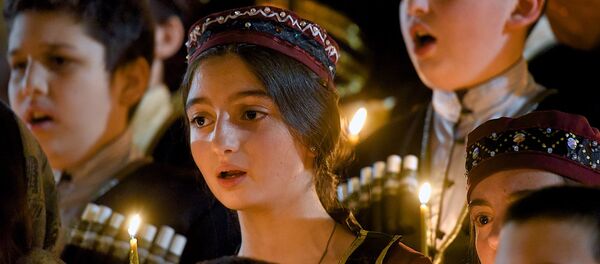 Детский церковный хор во время Пасхальной службы в храме Самеба - Sputnik Грузия