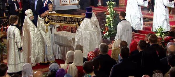 Праздничное пасхальное богослужение в храме Христа Спасителя в Москве - Sputnik Грузия