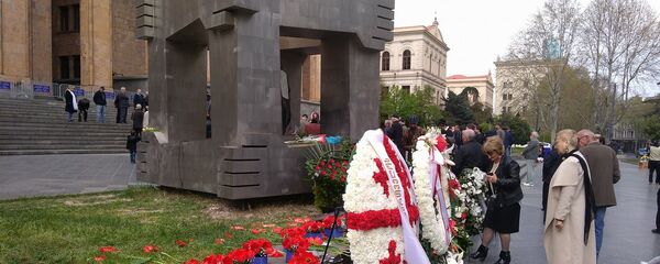 9 აპრილს დაღუპულთა მემორიალთან - Sputnik საქართველო