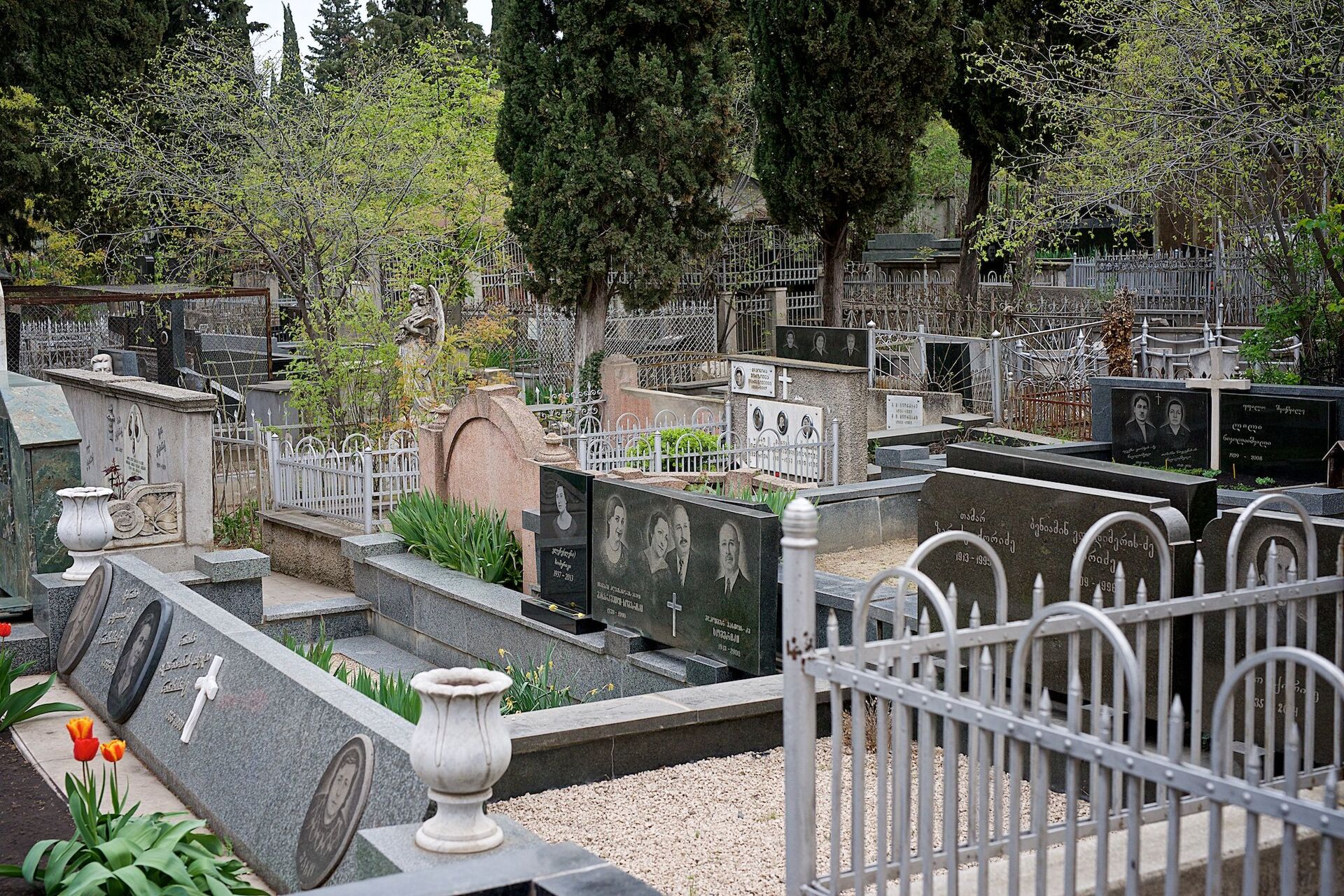 Кукийское кладбище - могилы и надгробья - Sputnik Грузия, 1920, 21.04.2022