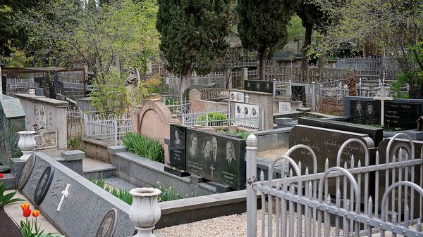 Кукийское кладбище - могилы и надгробья - Sputnik Грузия