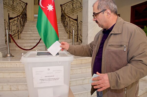 Но как сказали в посольстве, число проголосовавших может быть значительно больше, так как принять участие в выборах на территории Грузии может любой гражданин Азербайджана, находящийся в этой стране - Sputnik Грузия