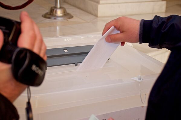 Итоги голосования на избирательных участках в Тбилиси и Батуми будут направлены в МИД Азербайджана, который передаст их Центральной избирательной комиссии - Sputnik Грузия