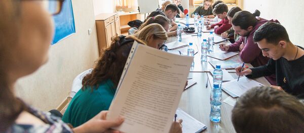 Образовательная акция Тотальный диктант в столице Грузии Образовательная акция Тотальный диктант в столице Грузии - Sputnik Грузия