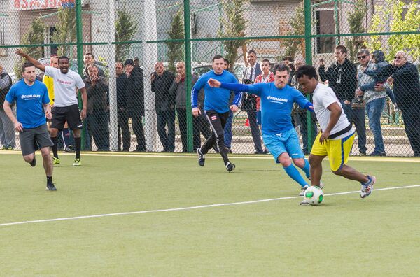 Футбольный матч между жителями Тбилиси и гостями грузинской столицы - Sputnik Грузия