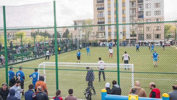 Тбилисцы и понаехавшие сыграли в футбол: матч дружбы - Sputnik Грузия