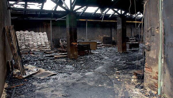 Сгоревший склад с продуктами на улице Тевдоре Мгвдели - Sputnik Грузия