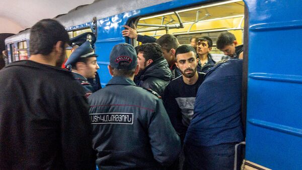 Ситуация на станции метро Еритасардакан (16 апреля 2018). Ереван - Sputnik Грузия