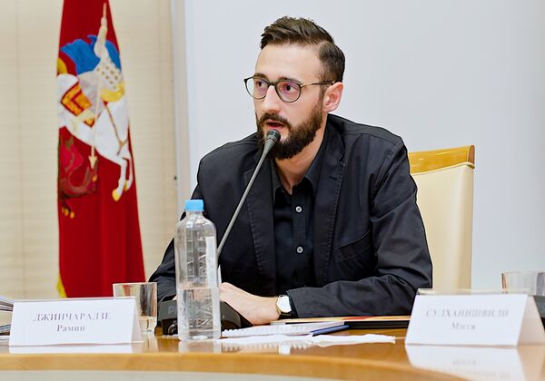 Основатель онлайн-школы грузинского языка Азри Рамин Джинчарадзе Основатель онлайн-школы грузинского языка Азри Рамин Джинчарадзе - Sputnik Грузия