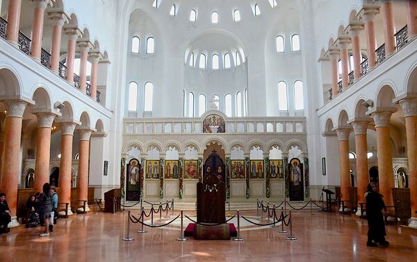 После ремонтно-восстановительных работ Потийский Кафедральный собор приобрел величественный вид - Sputnik Грузия