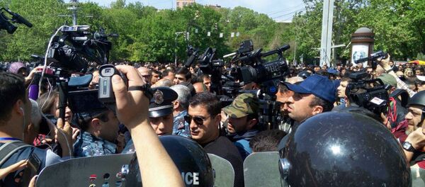 Площадь Франции в Ереване, полиция на акции протеста - Sputnik Грузия