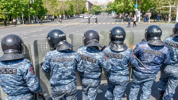 Полицейской кордон на площади Франции в Ереване - Sputnik Грузия