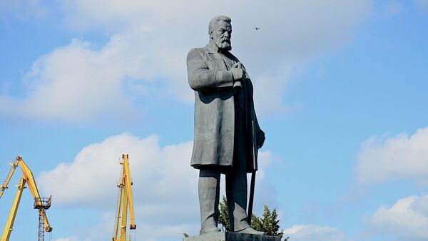 Поти - памятник основателю города Нико Николадзе - Sputnik Грузия