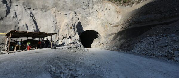 Близ границы Грузии с Россией пробили 2-километровый тоннель Близ границы Грузии с Россией пробили 2-километровый тоннель - Sputnik Грузия