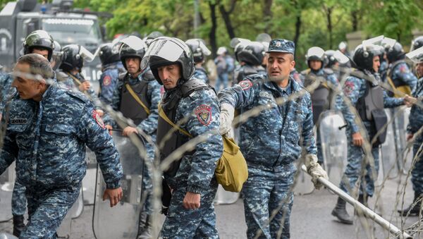 პოლიციის ბარიკადა ბაგრამიანის გამზირზე  (21 აპრილი 2018). ერევანი - Sputnik საქართველო