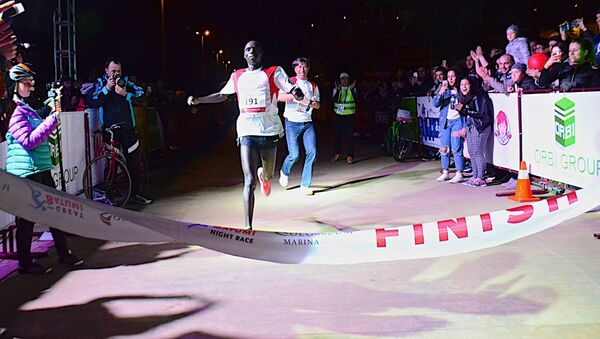 Масштабный ночной полумарафон The Great Batumi Night Race собрал более тысячи участников со всего мира - Sputnik Грузия
