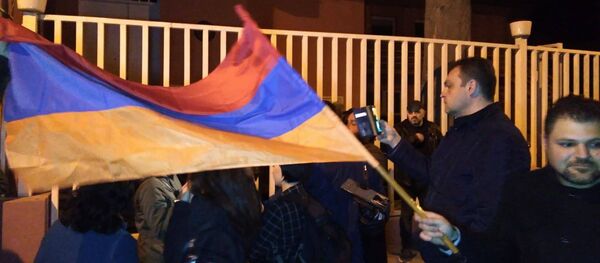 სომხური ოპოზიციის მხარდამჭერი აქცია სომხური ოპოზიციის მხარდამჭერი აქცია - Sputnik საქართველო