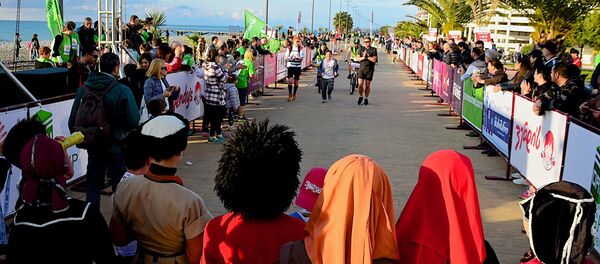 За здоровый образ жизни: как прошел Батумский полумарафон За здоровый образ жизни: как прошел Батумский полумарафон - Sputnik Грузия