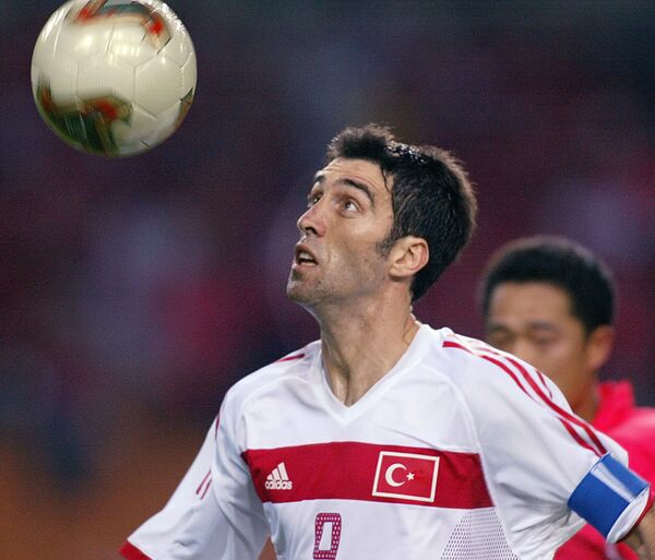 Турецкий форвард Хакан Шукюр в матче против Южной Кореи на Чемпионате мира по футболу 2002 года в Корее/Японии 29 июня 2002 года. Турция выиграла матч 3:2, заняв третье место в Чемпионате мира. Южная Корея на чемпионате 2002 года заняла четвертое место - Sputnik Грузия