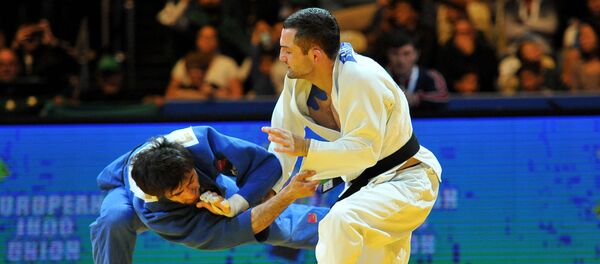 Дзюдоист Лухум Чхвимиани проводит поединок в рамках чемпионата Европы - Sputnik Грузия