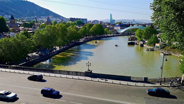 Вид на набережную Тбилиси и мост Мира - Sputnik Грузия