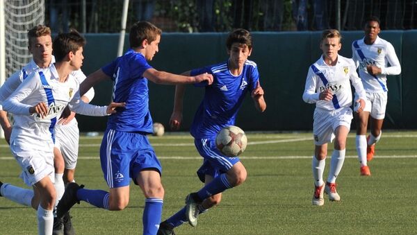 Футболисты Динамо Тбилиси в возрастной категории до 15 лет - Sputnik Грузия