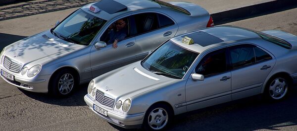 Тбилисские таксисты на Мерседесах Тбилисские таксисты на Мерседесах - Sputnik Грузия