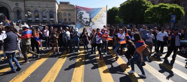 В Ереване перекрыты дороги В Ереване перекрыты дороги - Sputnik Грузия