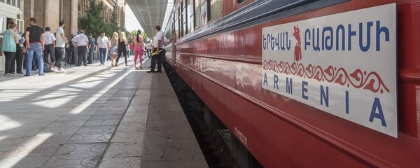 Поезд Ереван-Батуми - Sputnik Грузия