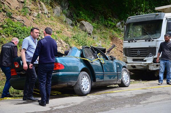 Полиция работала на месте столкновения на трассе в Кеда несколько часов, выясняя детали случившегося - Sputnik Грузия