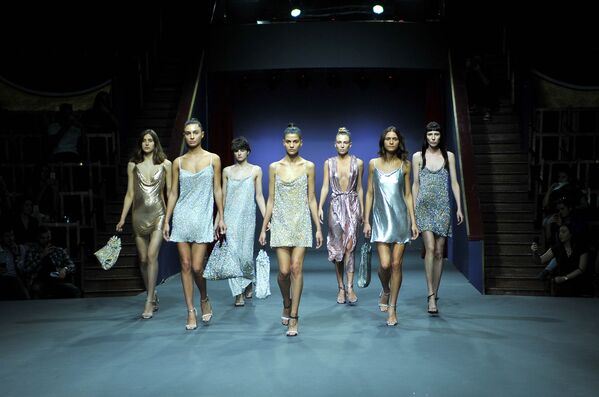მოდის კვირეული Mercedes-Benz Fashion Week - Mach & Mach წარმოადგენს საკუთარ კოლექციას - Sputnik საქართველო
