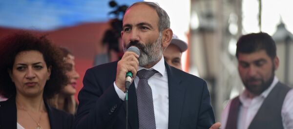 სომხეთის პრემიერ-მინისტრი ნიკოლ ფაშინიანი ერევანში, რესპუბლიკის მოედანზე. 8 მაისი 2018 სომხეთის პრემიერ-მინისტრი ნიკოლ ფაშინიანი ერევანში, რესპუბლიკის მოედანზე. 8 მაისი 2018 - Sputnik საქართველო