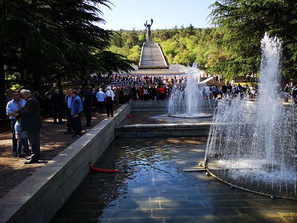 Парк Ваке в центре Тбилиси 9 мая всегда заполнен людьми - Sputnik Грузия